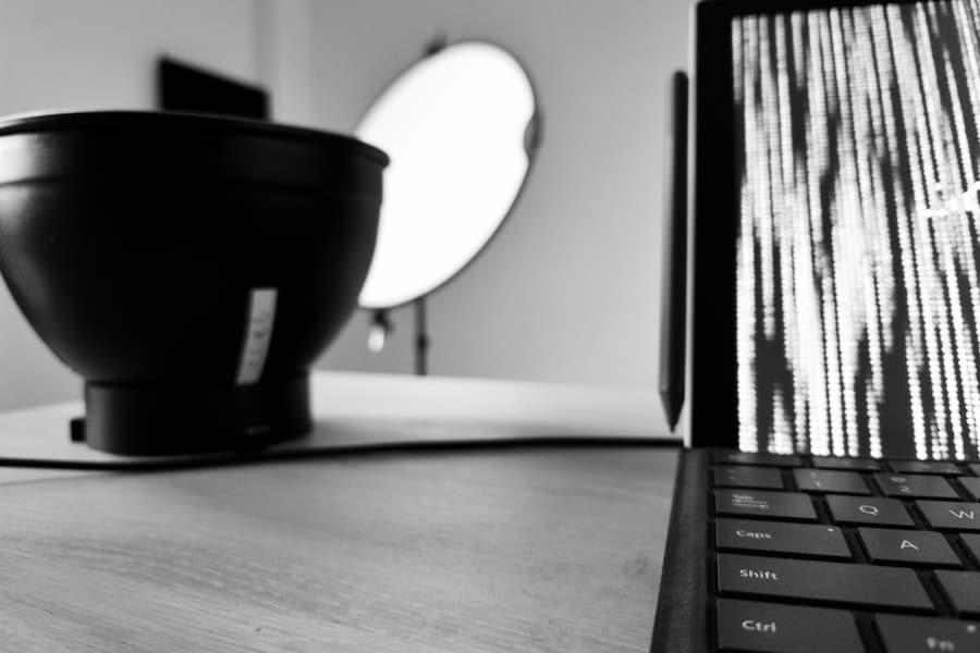 Dlaczego aparaty cyfrowe gubią odcienie czerwieni i nasyconych zieleni przy oświetleniu LED?