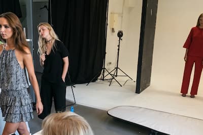 Dlaczego wysoki sufit w studio fotograficznym jest ważny przy oświetleniu twardym (hard light)?